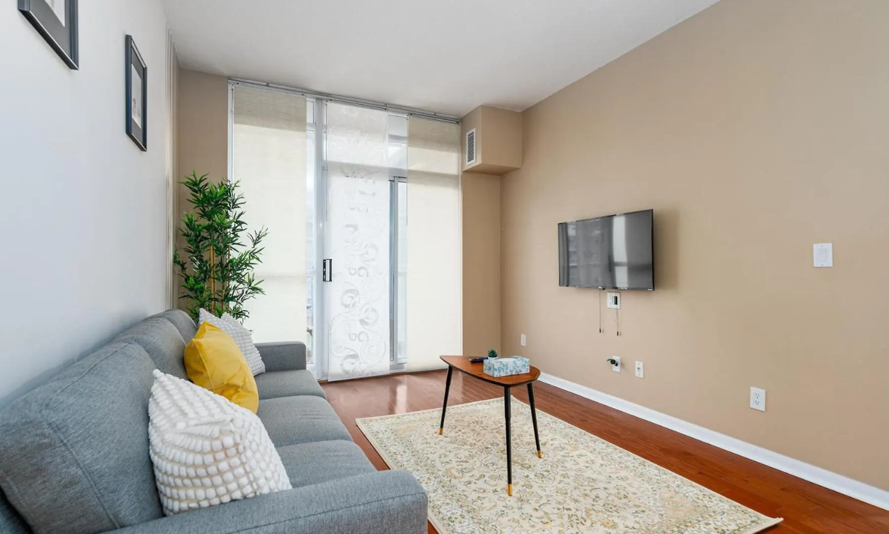 Fort York Suites Toronto Apartment